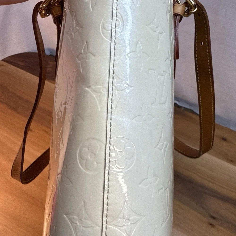 Louis Vuitton think serial